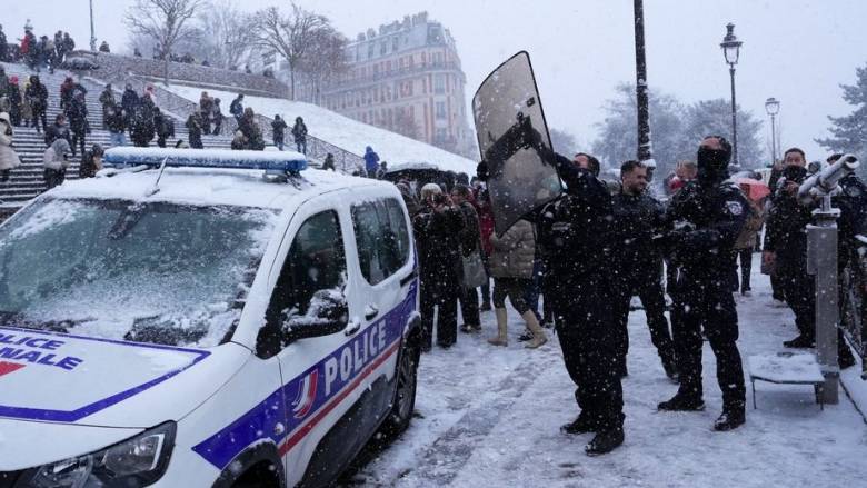 Νέες σφοδρές χιονοπτώσεις σε Γαλλία και Βρετανία - Έως και 30 εκατ. χιονιού στην κεντρική Αγγλία