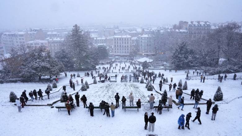 Καταιγίδα Γκορέτι: Ακυρώσεις πτήσεων σε Γαλλία και Ολλανδία - Νέες χιονοπτώσεις στην δυτική Ευρώπη