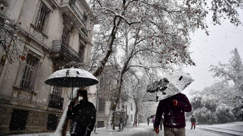 Αλλαγή στο σκηνικό του καιρού - «Πολική φωτοβολίδα» φέρνει χιόνια στην Αττική