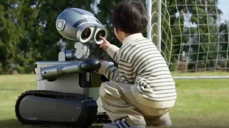Το ρομπότ WALL-E της Pixar έγινε πραγματικότητα και κυκλοφορεί στην αγορά