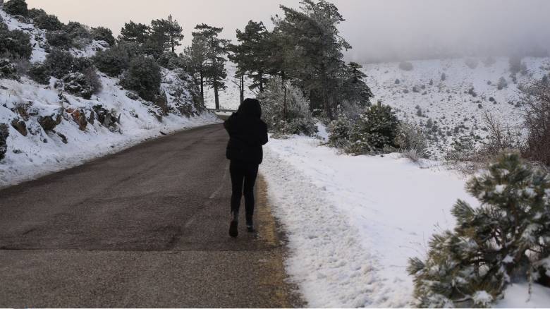 Καιρός: Παγωνιά από αύριο, πόσο πιθανό είναι να χιονίσει στην Αττική- «Θα το στρώσει δίπλα στο κύμα»