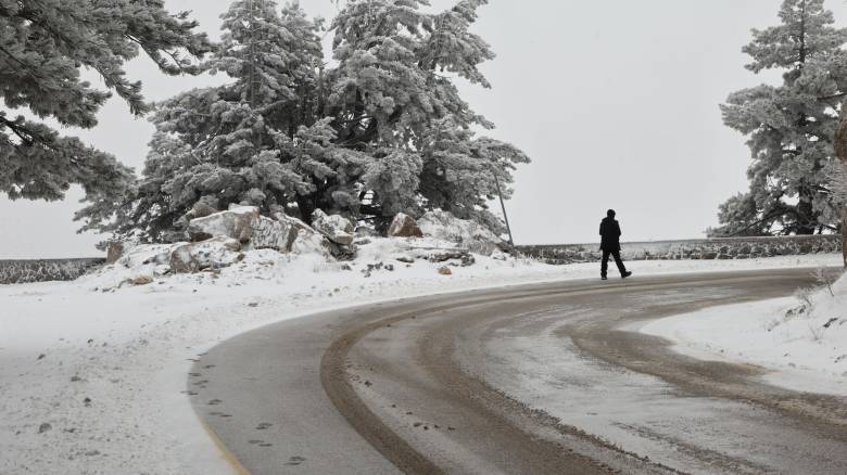 Καιρός: Ξεκινά η ψυχρή εισοβλή με πτώση της θερμοκρασίας, καταιγίδες, θυελλώδεις βοριάδες και χιόνια