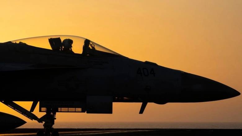 Παράθυρο αναβολής της επίθεσης στο Ιράν αφήνει ο Τραμπ - Εγκαταλείπουν την περιοχή οι Δυτικοί