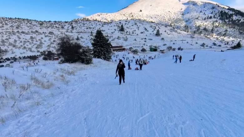 Άνοιξαν τα χιονοδρομικά κέντρα για σκι - Ποια παραμένουν κλειστά