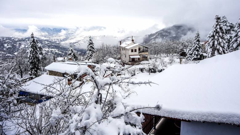 Στην κατάψυξη η χώρα: «Βουτιά» στους -15 έκανε ο υδράργυρος, πού έχουν κλείσει τα σχολεία