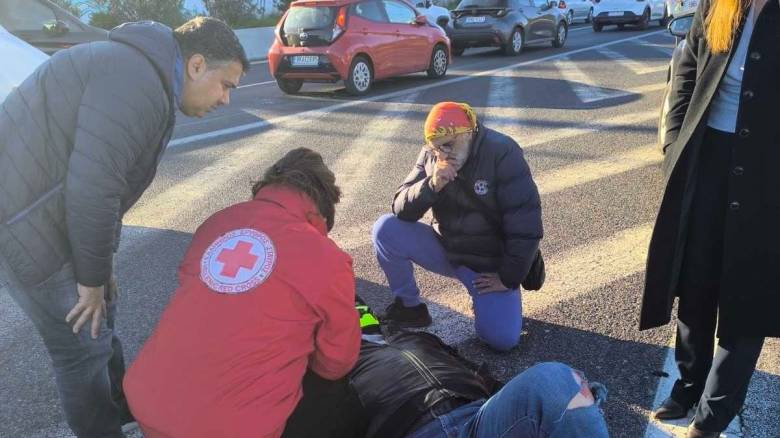 Ο Ελληνικός Ερυθρός Σταυρός προσέφερε Πρώτες Βοήθειες σε τραυματία τροχαίου στο Περιφερειακό Υμηττού
