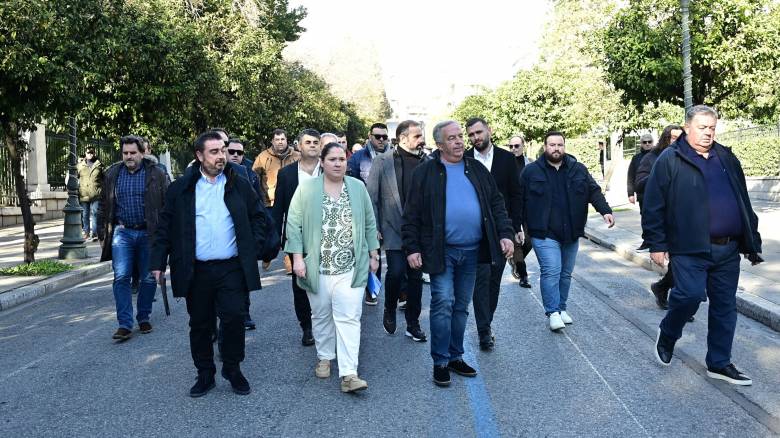 Κυβερνητικό «face control» καταγγέλλουν στο ΠΑΣΟΚ για τον διάλογο Μητσοτάκη με αγρότες