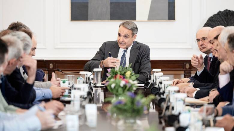 «Μία μάχη μετά την άλλη»: Τα νέα μέτρα για τους αγρότες, τα τρακτέρ στην Αθήνα και το plan B