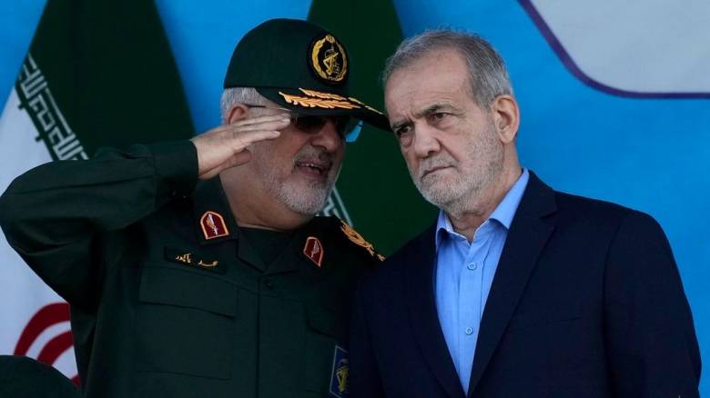 Έτοιμο να απαντήσει «με αποφασιστικότητα» σε ΗΠΑ και Ισραήλ, δηλώνει το Ιράν