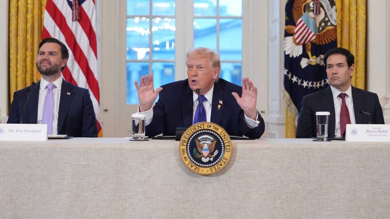 Λίστα με 50 στόχους στο Ιράν έχει στα χέρια του ο Τραμπ - Η σημασία της αν υπάρξει στρατιωτική δράση