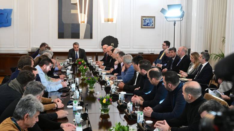 «Μία μάχη μετά την άλλη»: Τα νέα μέτρα για τους αγρότες, τα τρακτέρ στην Αθήνα και το plan B