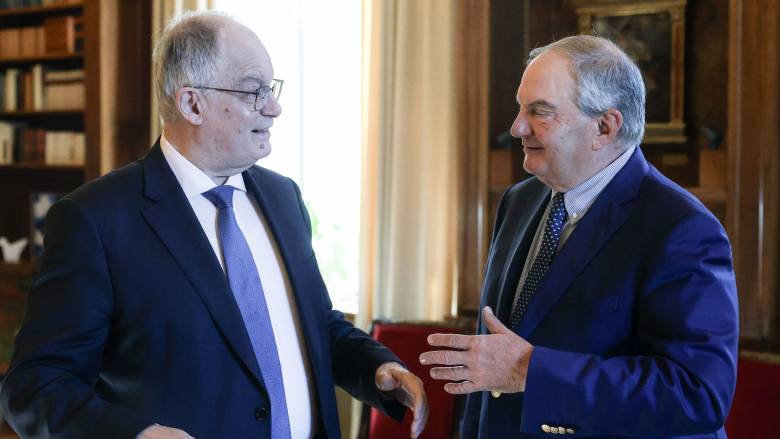 Συνάντηση Τασούλα με Καραμανλή - Έρχονται συναντήσεις και με άλλους πρώην πρωθυπουργούς