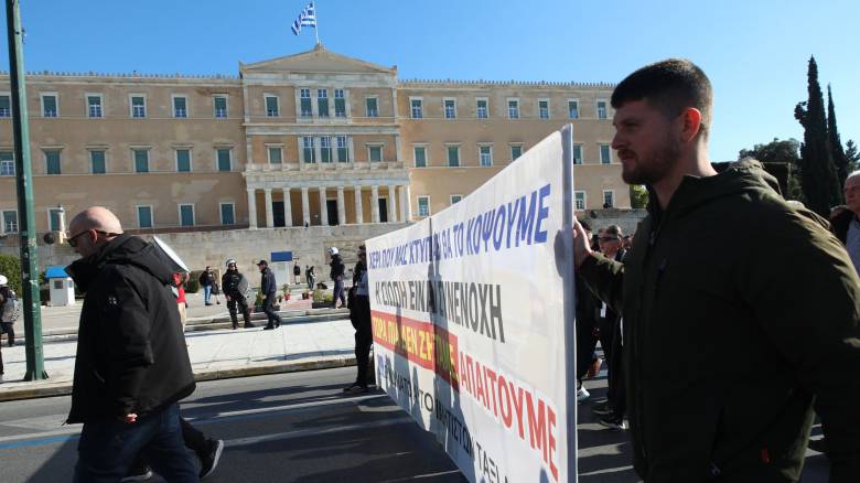 Πορεία και συγκέντρωση των οδηγών ταξί στο κέντρο της Αθήνας