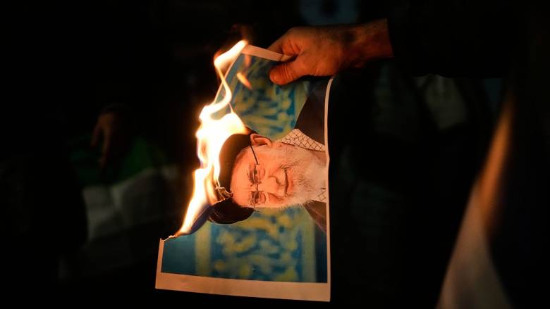 Από τον σάχη, στους μουλάδες: Η αιματηρή ιστορία διαδηλώσεων στο Ιράν