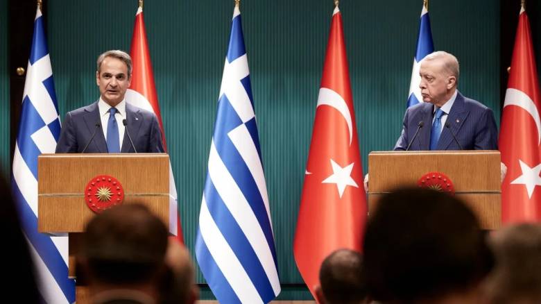Reuters: Τι θα κάνει ο Μητσοτάκης με το όπλο που του δώρισε ο Ερντογάν