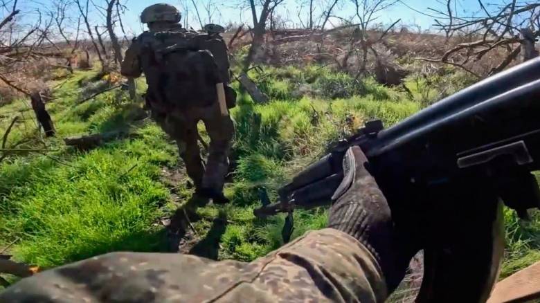 Ρωσία: Εκατοντάδες χιλιάδες νέοι στρατιώτες στο μέτωπο με κίνητρο μισθό, μπόνους και επιδόματα