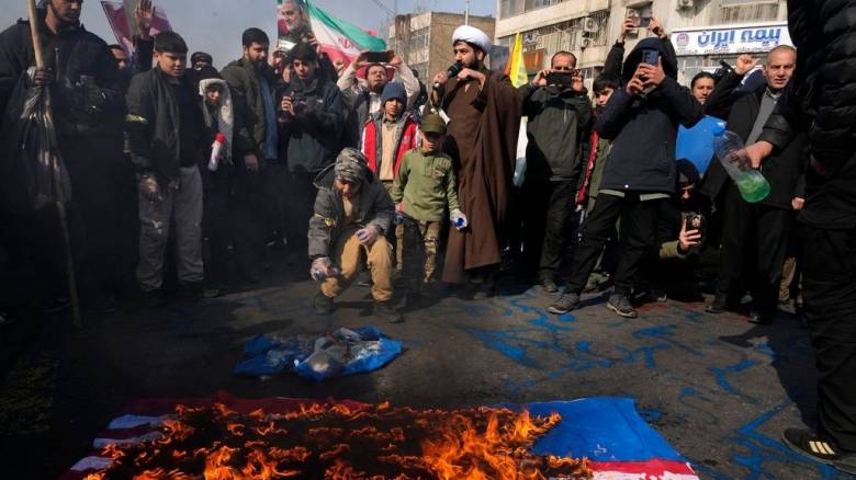 Ιράν: Οι διαβουλεύσεις ΗΠΑ - Ισραήλ, η εμπλοκή Πούτιν και η... επιστροφή του εξόριστου Παχλαβί