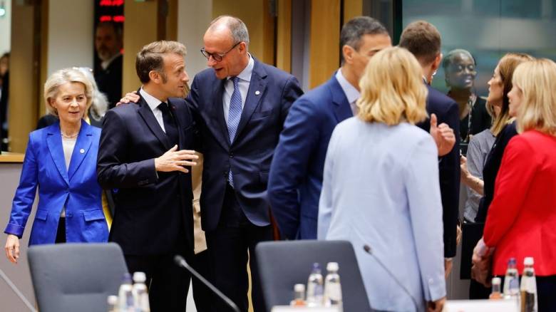 «Δεν εκβιαζόμαστε»: Ενιαία απάντηση υπόσχεται η ΕΕ στους δασμούς Τραμπ για τη Γροιλανδία