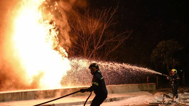 Φωτιά στο Πέραμα: «Κινδύνευσε να τιναχθεί στον αέρα το λεκανοπέδιο - Υψώθηκαν φλόγες 20 μέτρων