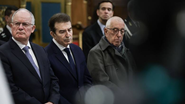 Χρυσοχοΐδης: Διατηρούμε ζωντανή τη μνήμη των θυμάτων της τρομοκρατίας