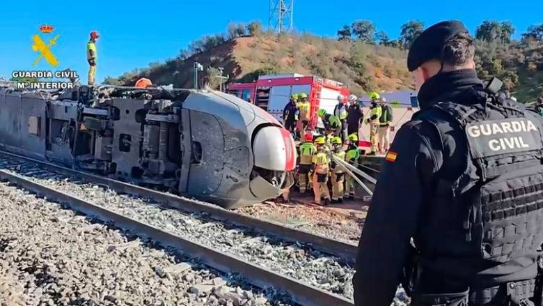 Ισπανία: Συνδικάτο μηχανοδηγών είχε προειδοποιήσει για ζημιά στο σημείο όπου συγκρούσθηκαν τα τρένα