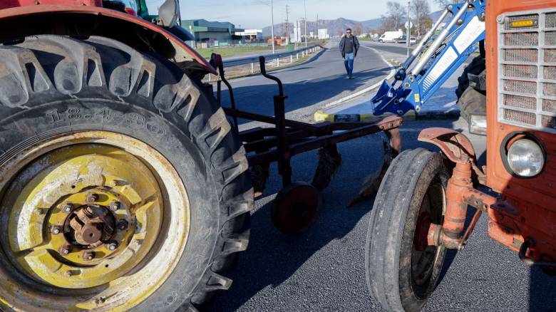 Στάση αναμονής Μαξίμου για τα μπλόκα - Αισιοδοξία αλλά και ετοιμότητα