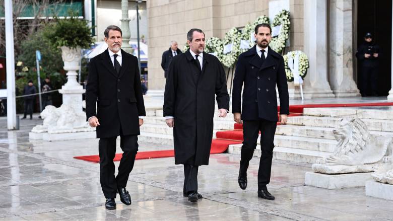 Στη Μητρόπολη η εξόδιος ακολουθία για την πριγκίπισσα Ειρήνη- Παρόντες Παύλος, Νικόλαος και Φίλιππος