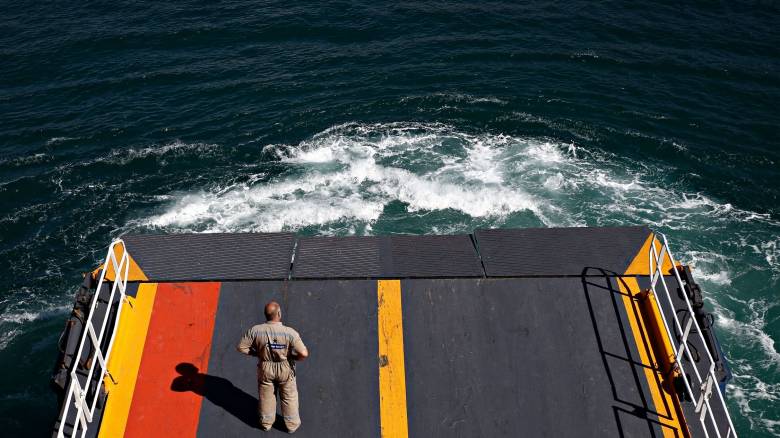 Ισχυροί άνεμοι κρατούν «δεμένα» τα πλοία - Προβλήματα σε ακτοπλοϊκά δρομολόγια