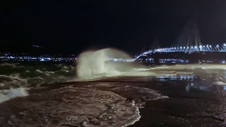 Κακοκαιρία - Πάτρα: Σε ισχύ τα έκτακτα μέτρα στην γέφυρα Ρίου–Αντιρρίου - Κλειστό το πορθμείο