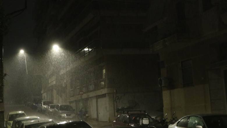 Κακοκαιρία: Τέσσερα άτομα βρίσκονται εγκλωβισμένα σε σπίτι στην Αγ. Ειρήνη στον Κάλαμο