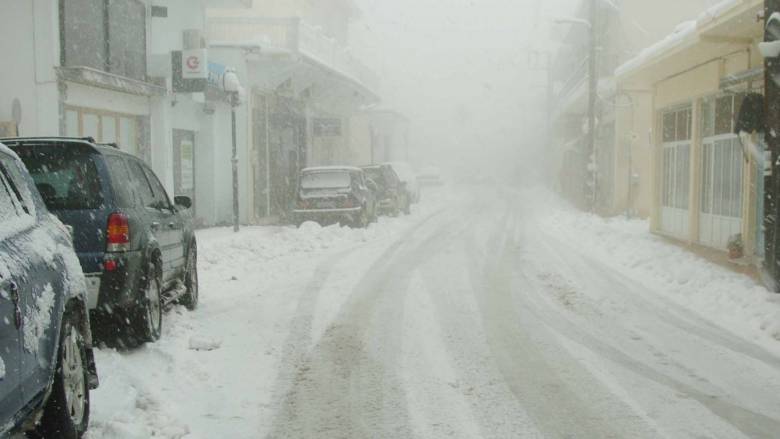 Σαρώνει τη Στερεά η κακοκαιρία - Χιόνια και «κόκκινος» συναγερμός στους δρόμους