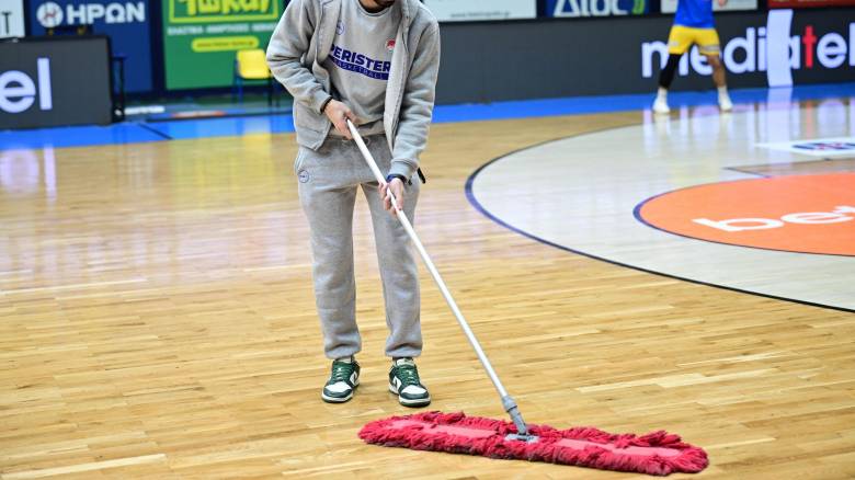 Κακοκαιρία: Αναβλήθηκε η αναμέτρηση Περιστέρι - Σαραγόσα λόγω εισροής υδάτων