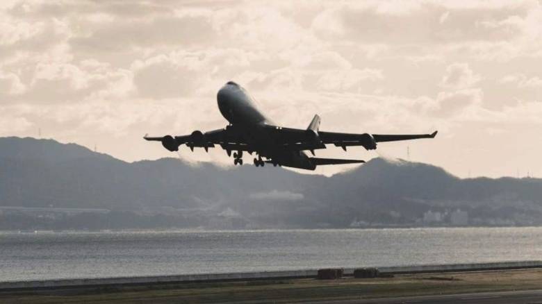 ΔΟΕ: Προτείνει τηλεργασία και αποφυγή αεροπορικών ταξιδιών για μείωση της κατανάλωσης πετρελαίου