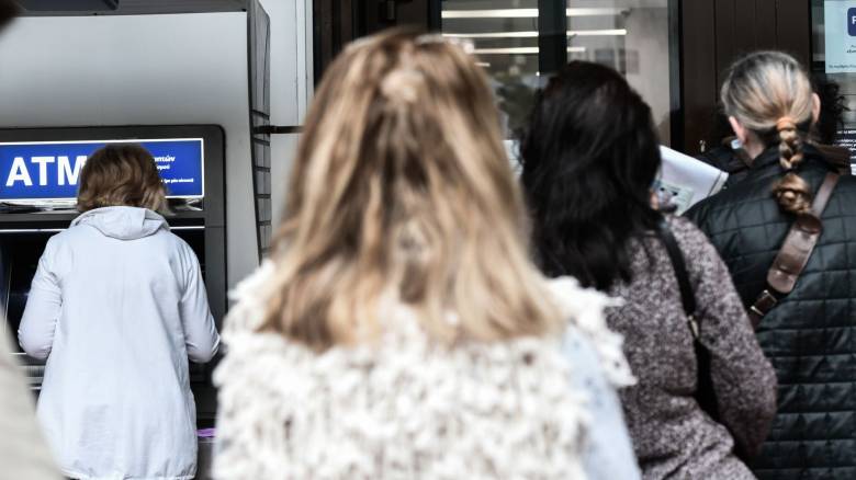 Τράπεζες: Επιταχυντής της ομαλής ψηφιακής μετάβασης οι εθελούσιες - Τα κίνητρα στους εργαζόμενους