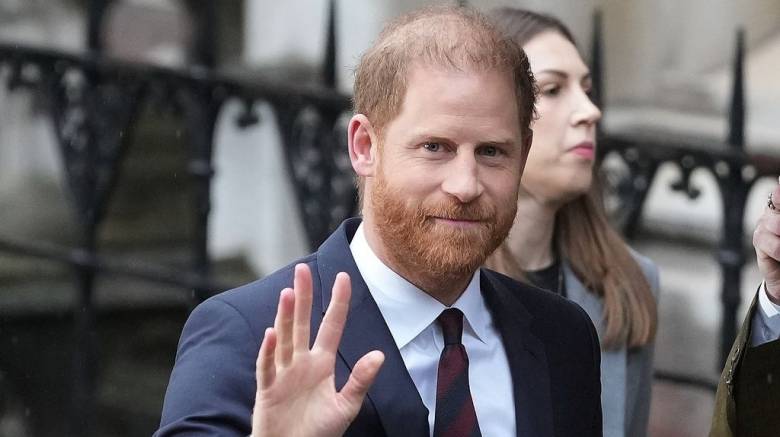 Στα δικαστήρια ξανά ο πρίγκιπας Χάρι: «Θα με ρίξετε στα ναρκωτικά και το ποτό»