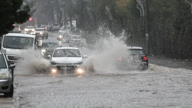 Βίντεο ντοκουμέντο από τη διάσωση γυναίκας στη Γλυφάδα - Λίγα μέτρα από όπου σκοτώθηκε η 56χρονη