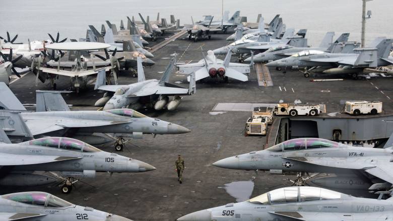 Αμερικανική «αρμάδα» κατευθύνεται στη Μέση Ανατολή - «Θα αντιμετωπίσουμε την απειλή» απαντά το Ιράν