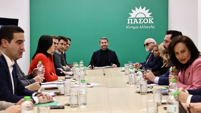 Εντείνονται οι τριβές στο ΠΑΣΟΚ για τις μετεκλογικές συνεργασίες ενόψει του συνεδρίου