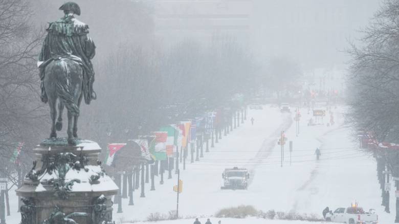 Πρωτοφανής χιονοθύελλα σαρώνει τις ΗΠΑ: Χωρίς ρεύμα 900.000 νοικοκυριά- Ακυρώθηκαν 15.000 πτήσεις
