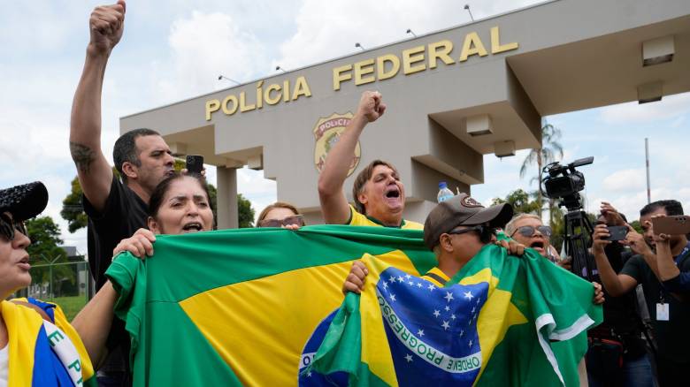 Βραζιλία: Κεραυνός έπεσε σε διαδήλωση υποστηρικτών του Μπολσονάρου - Τουλάχιστον 30 τραυματίες