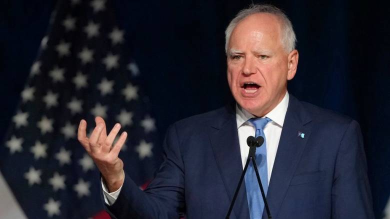 «Ο Τραμπ θα εξετάσει την απόσυρση πρακτόρων της ICE από τη Μινεσότα» λέει ο Γουόλς