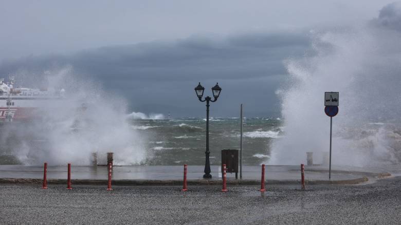 Ακυρώνονται ακτοπλοϊκά δρομολόγια σε Πειραιά, Ραφήνα και Λαύριο λόγω των ισχυρών ανέμων