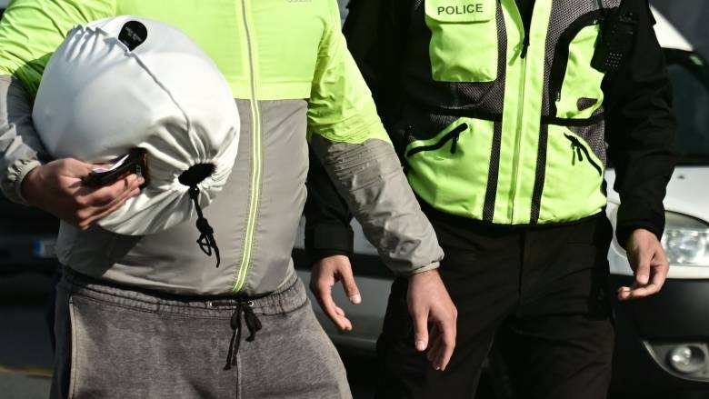 Πάνω από 800 πρόστιμα σε οδηγούς που δεν φορούσαν κράνος - Τα 151 αφορούσαν επιβάτες σε πατίνια