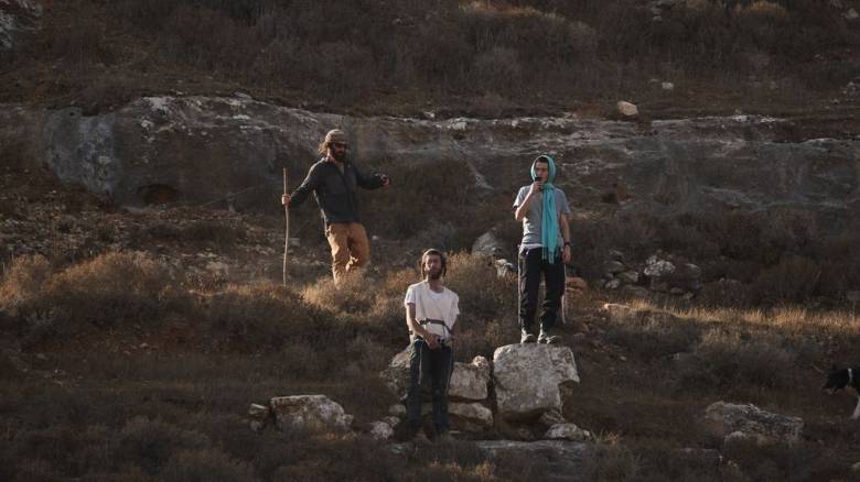 Ισραηλινός έποικος απείλησε δύο Ιταλούς καραμπινιέρους στη Δυτική Όχθη - Τους ανάγκασε να γονατίσουν