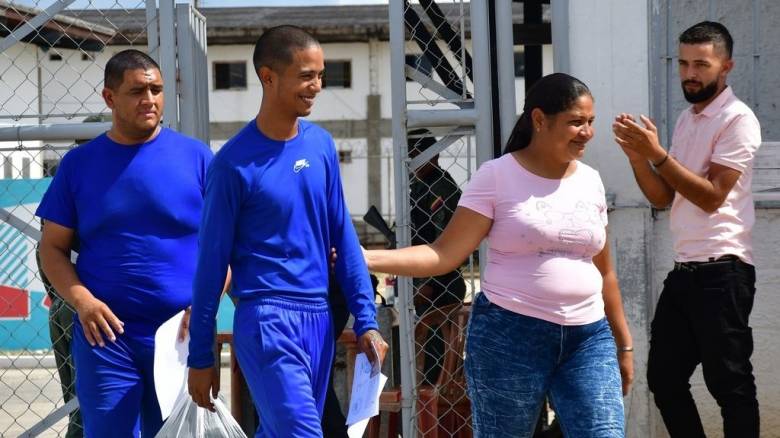 Απελευθερώθηκαν τουλάχιστον 104 πολιτικοί κρατούμενοι στη Βενεζουέλα