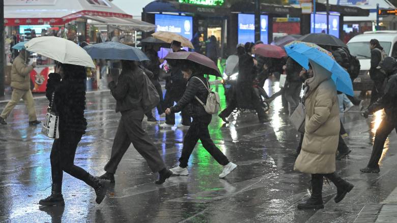 Σε τροχιά διαδοχικών κακοκαιριών από αύριο: Βροχές από Τετάρτη, καταιγίδες το Σαββατοκύριακο