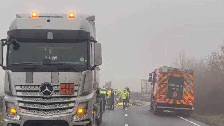 Σοκάρουν οι εικόνες από το τροχαίο στη Ρουμανία - Άμορφη μάζα το βαν με τους φιλάθλους του ΠΑΟΚ