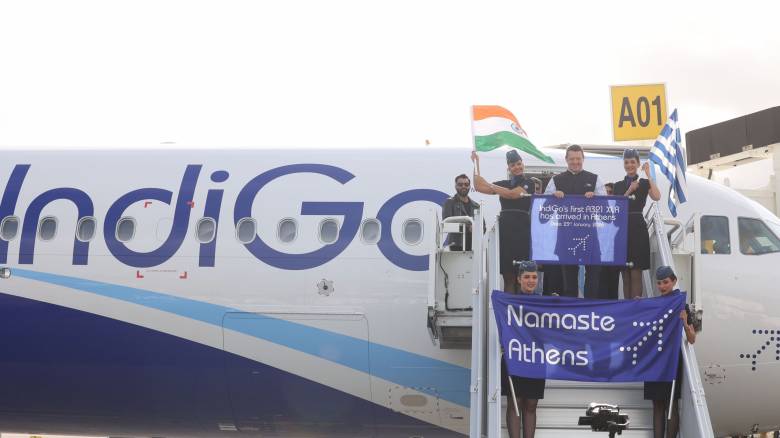 Indigo: Για πρώτη φορά ενώνεται το «Γεια σας» με το «Namaste»