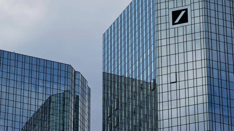 Έφοδος στα γραφεία της Deutsche Bank στη Φρανκφούρτη – Έρευνα για συναλλαγές cum-cum