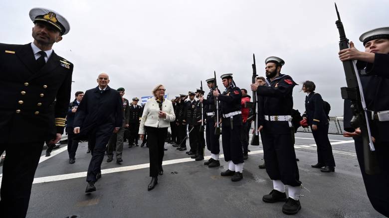 Η ελληνογαλλική συμμαχία στο επίκεντρο της συνάντησης Δένδια - Βοτρέν στη Φρεγάτα «Κίμων»